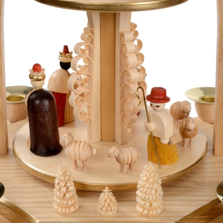 Pyramide avec scène de crèche de Noël complète