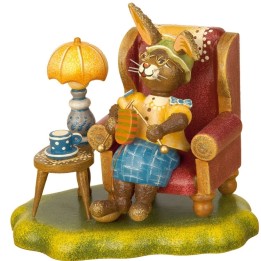 Lapin de paques grand-mère dans fauteuil - deco de paques