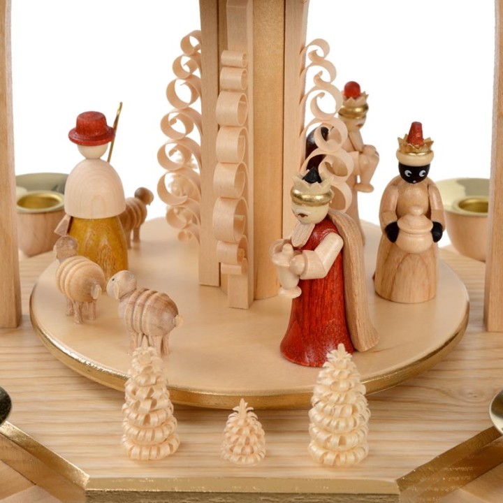 Pyramide avec scène de crèche de Noël complète