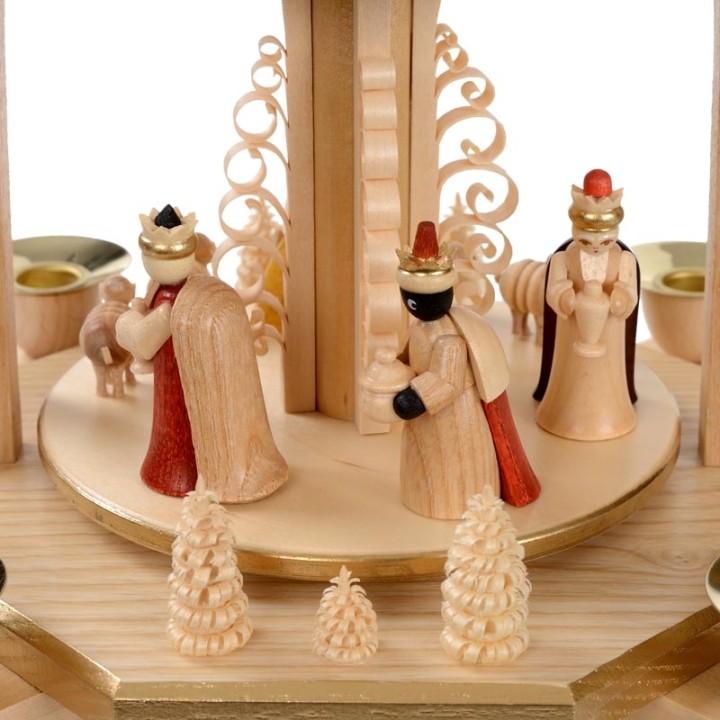 Pyramide avec scène de crèche de Noël complète
