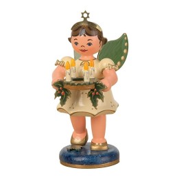 Figurine ange de Noël et petits coeurs rouges
