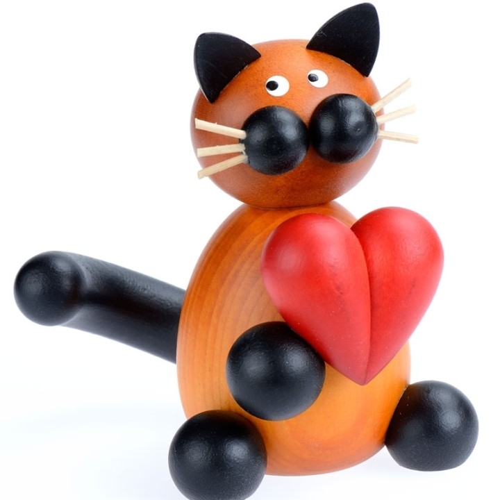 Chat en bois avec coeur