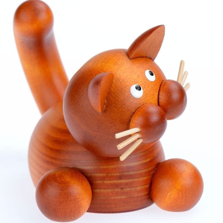 Chat deco avec la queue en l'air