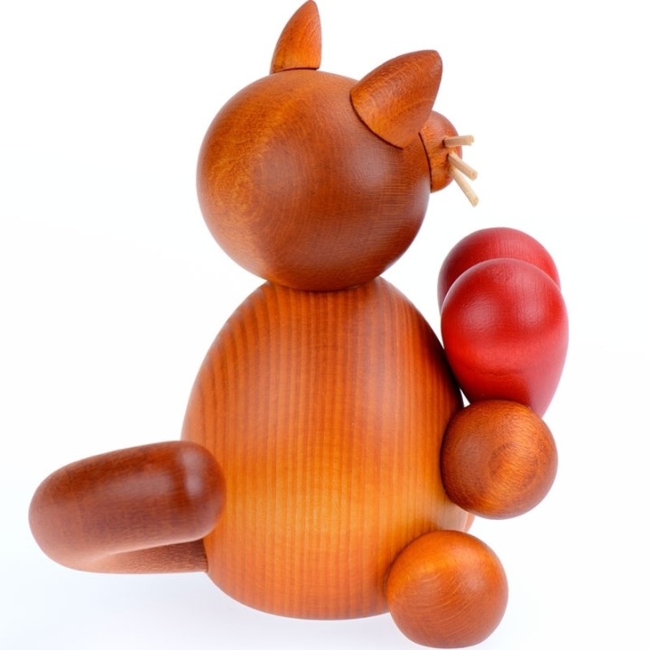Mignon petit chat avec un coeur