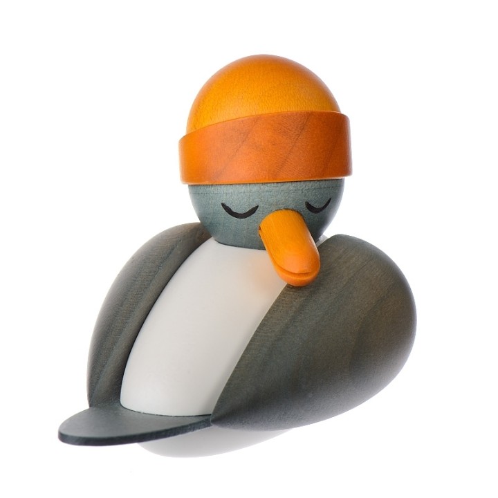 Statuette d'une mouette en bois avec bonnet marin