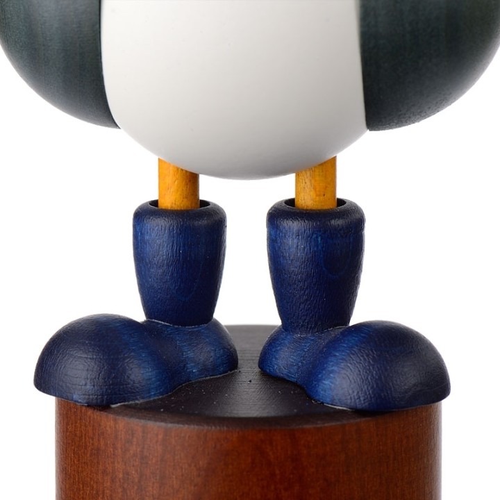 Mouettes en bois peint avec bonnets marins