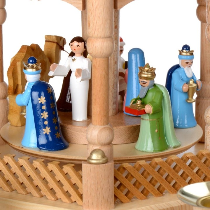Pyramide de Noël 2 étages avec personnages couleur