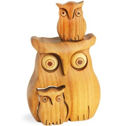 Chouette en bois poli avec deux enfants, 8 cm