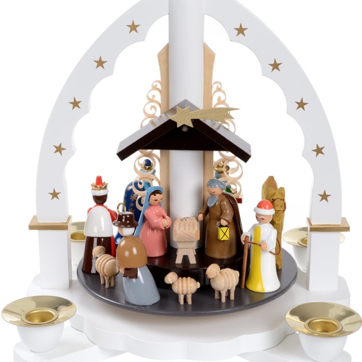 Pyramide  Allemande avec creche de Noel blanche