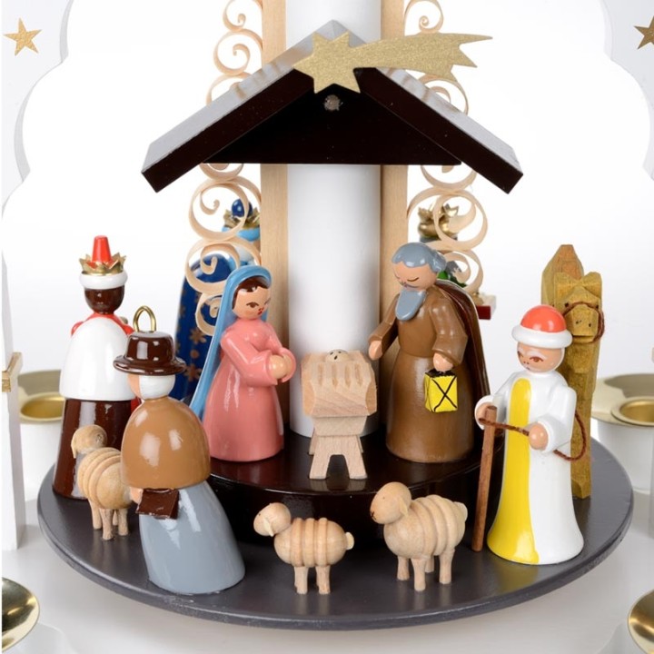 Pyramide  Allemande avec creche de Noel blanche