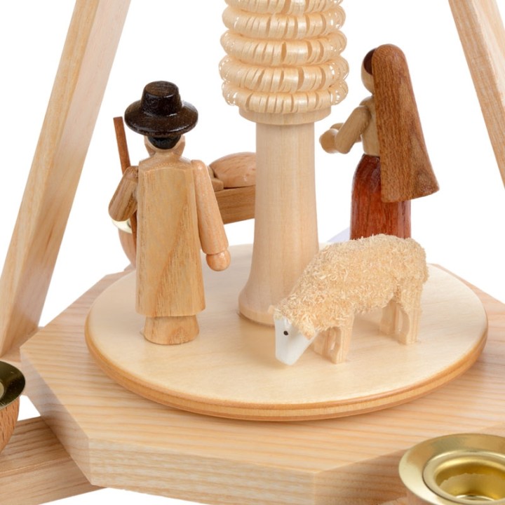 Carrousel en bois avec creche de Noel