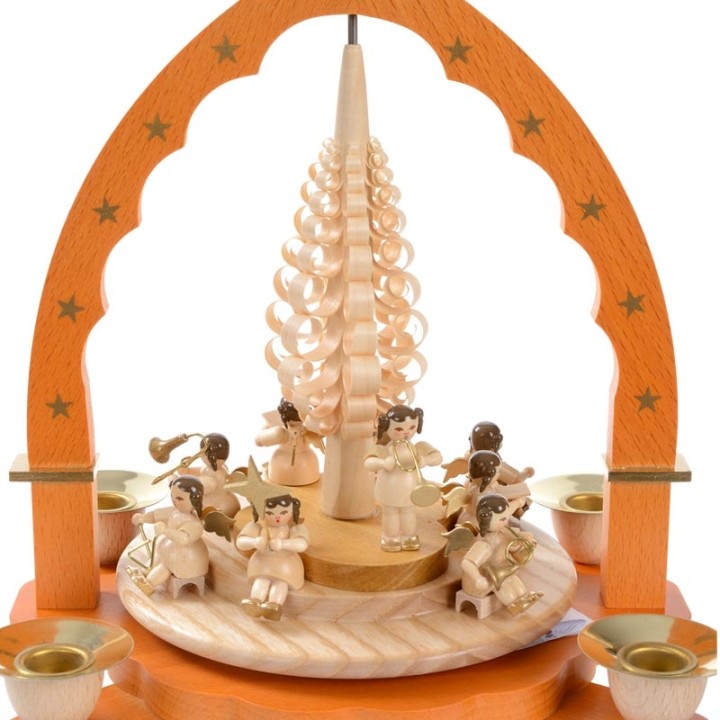 Pyramide à bougies et anges musiciens