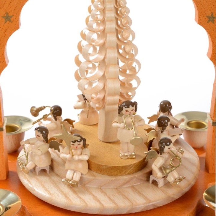 Pyramide à bougies et anges musiciens