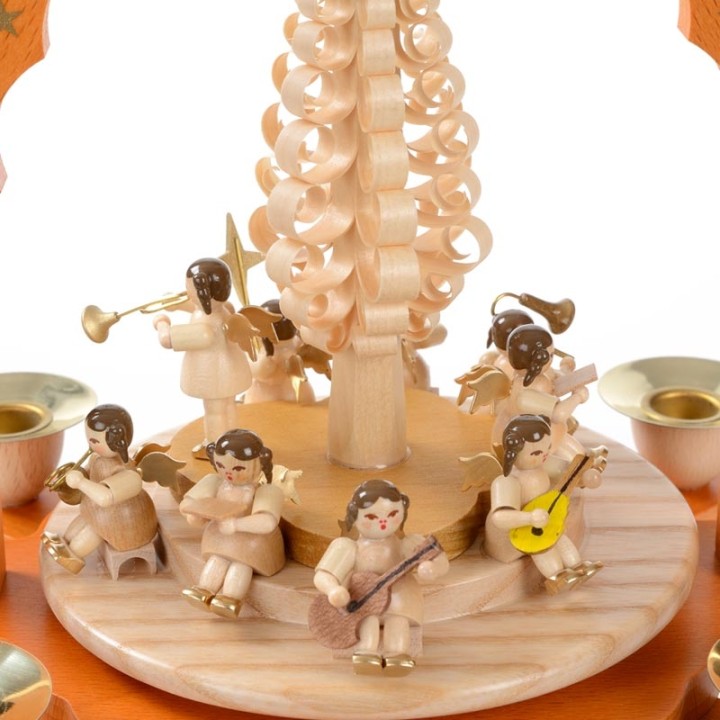 Pyramide à bougies et anges musiciens
