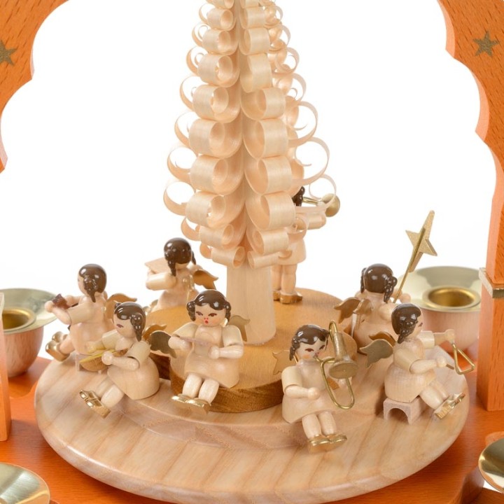 Pyramide à bougies et anges musiciens