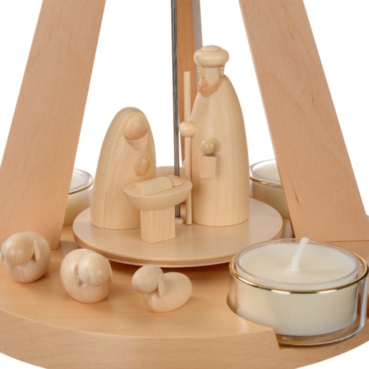 Pyramide de Noël creche