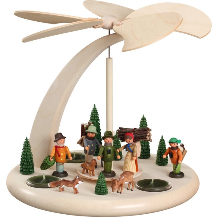 Grand carrousel en bois avec 3 bougies personnages dans la forêt