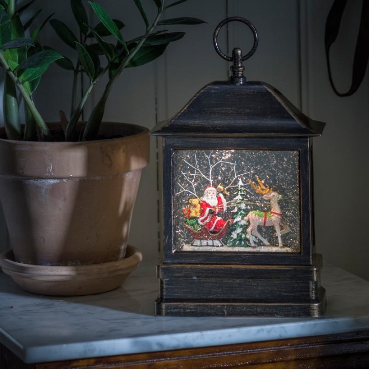 Lanterne à neige à LED avec  père Noël dans son traîneau, 25 cm