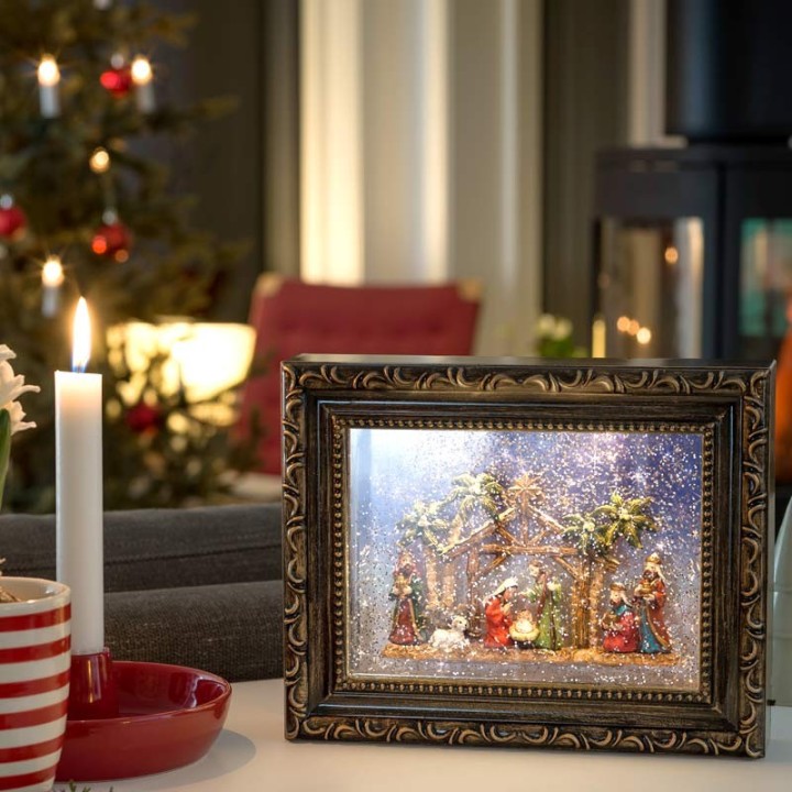 Crèche de Noël lumineuse, effet neige