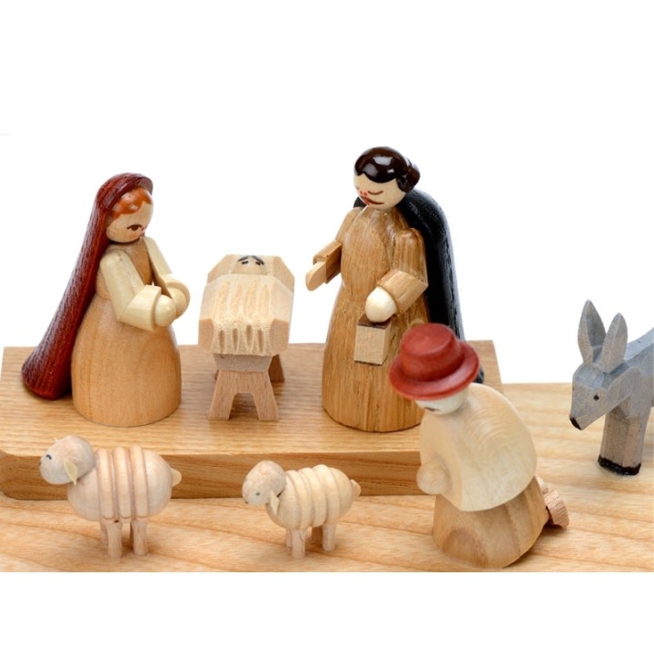
Petite crèche de Noël avec l'enfant Jésus