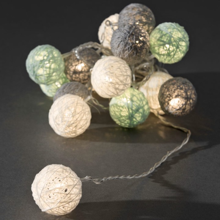 Guirlande lumineuse décorative à LED, boules de coton blanches / grises / bleu clair, 16 diodes