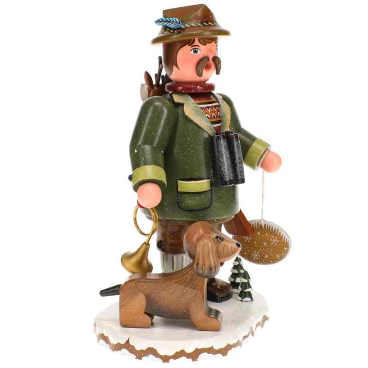 Personnage porte encens chasseur et son chien