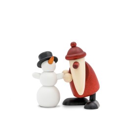 Mini Père Noël en bois à côté d’un bonhomme de neige blanc