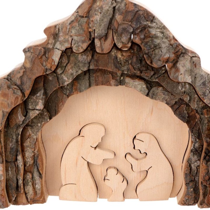 Crèche de Noel taillée dans une écorce de bois, motif étable