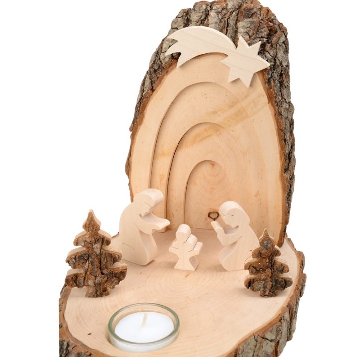 Petite crèche de Noël en écorce de bois avec sapins et bougeoir