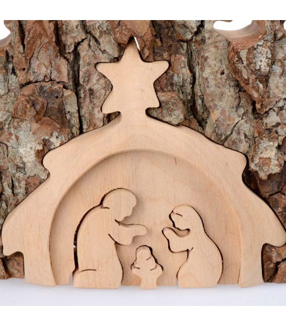 Crèche de Noël taillée dans une écorce de bois, motif étable