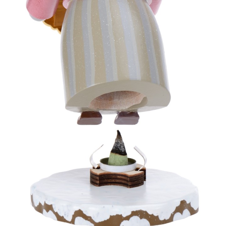 Personnage porte encens jeune fille et gâteau