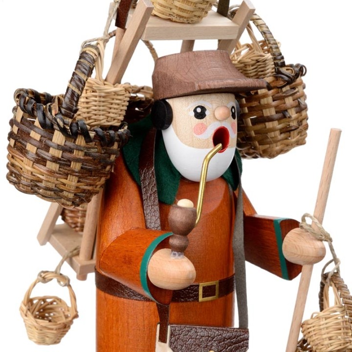 Personnage brûle-encens vendeur de paniers