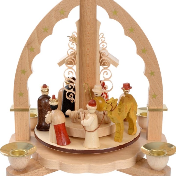 Pyramide de Noël avec bougies