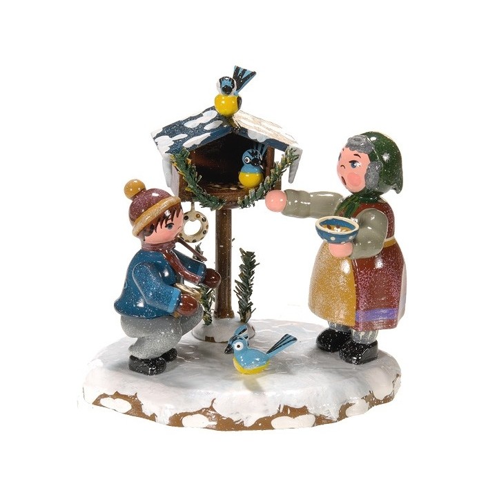 Village de Noël miniature, grand-mère et oiseaux