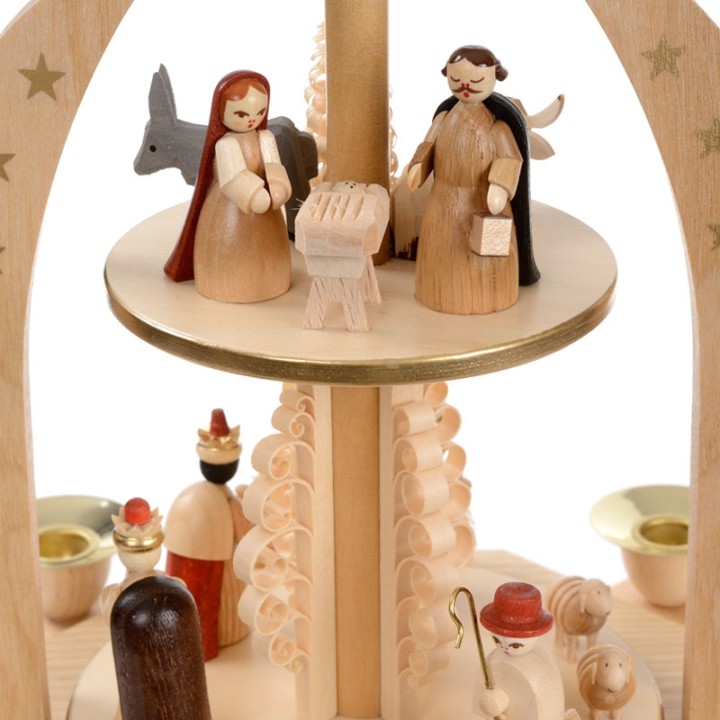 Pyramide avec scène de crèche de Noël complète