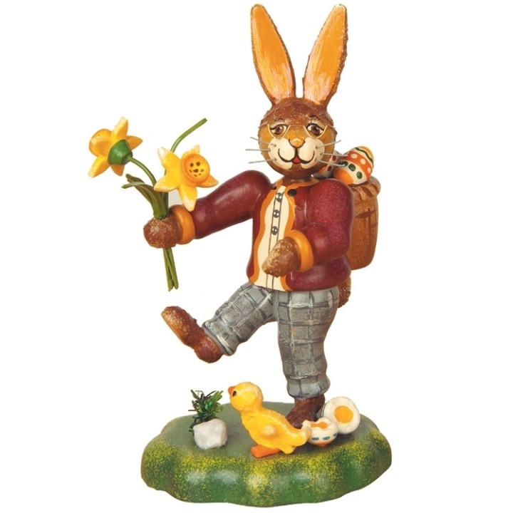 Lapin de Pâques en bois avec narcisse